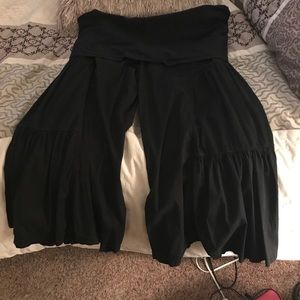 XCVI Black Capris